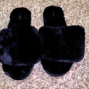 Never worn SKIMS Slides